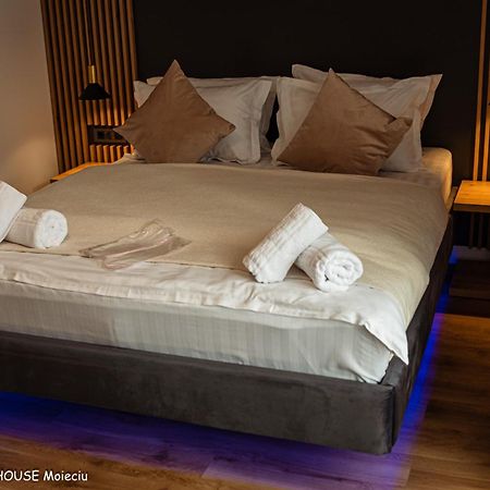 White House Moieciu Otel Moieciu de Jos Dış mekan fotoğraf