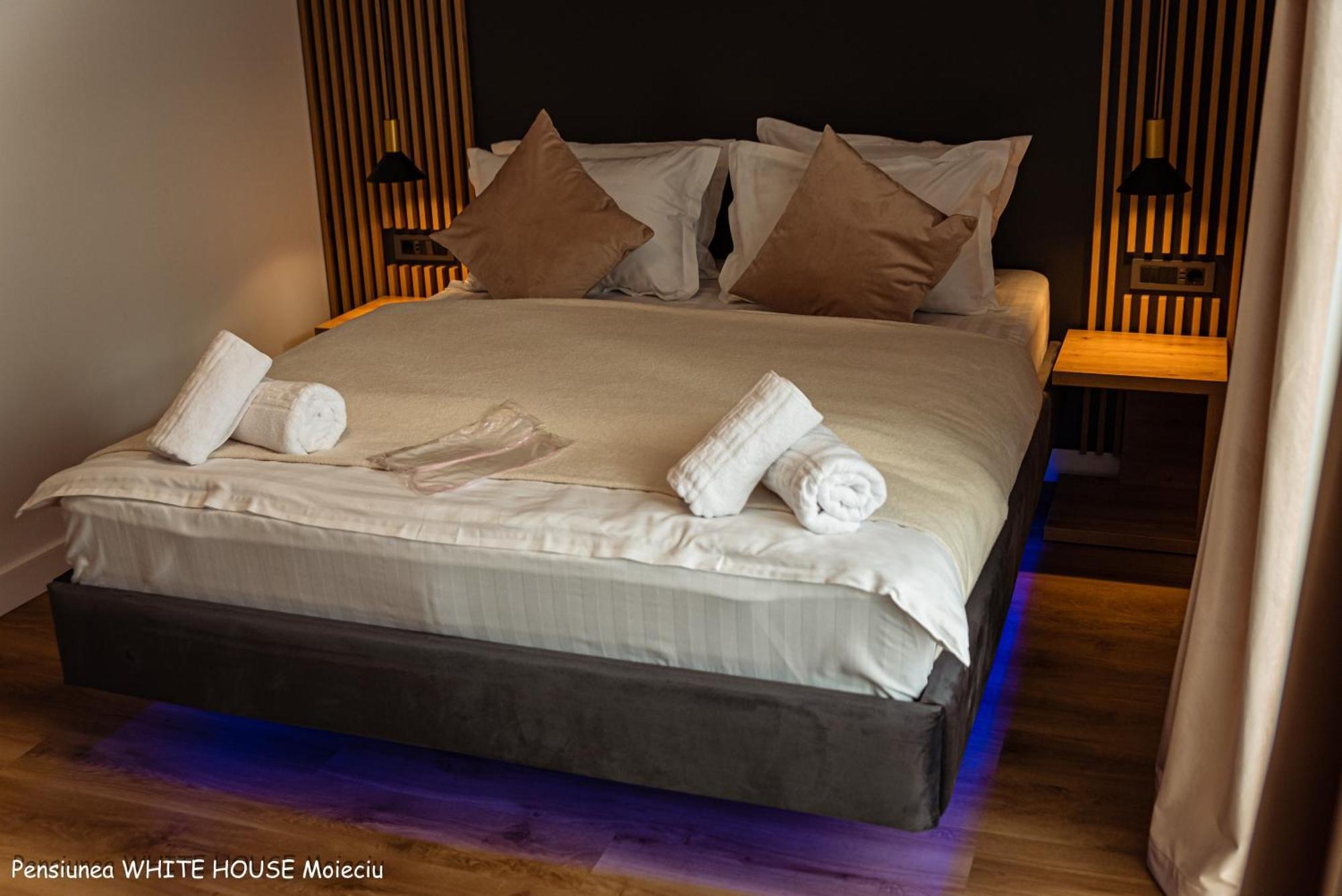 White House Moieciu Otel Moieciu de Jos Dış mekan fotoğraf