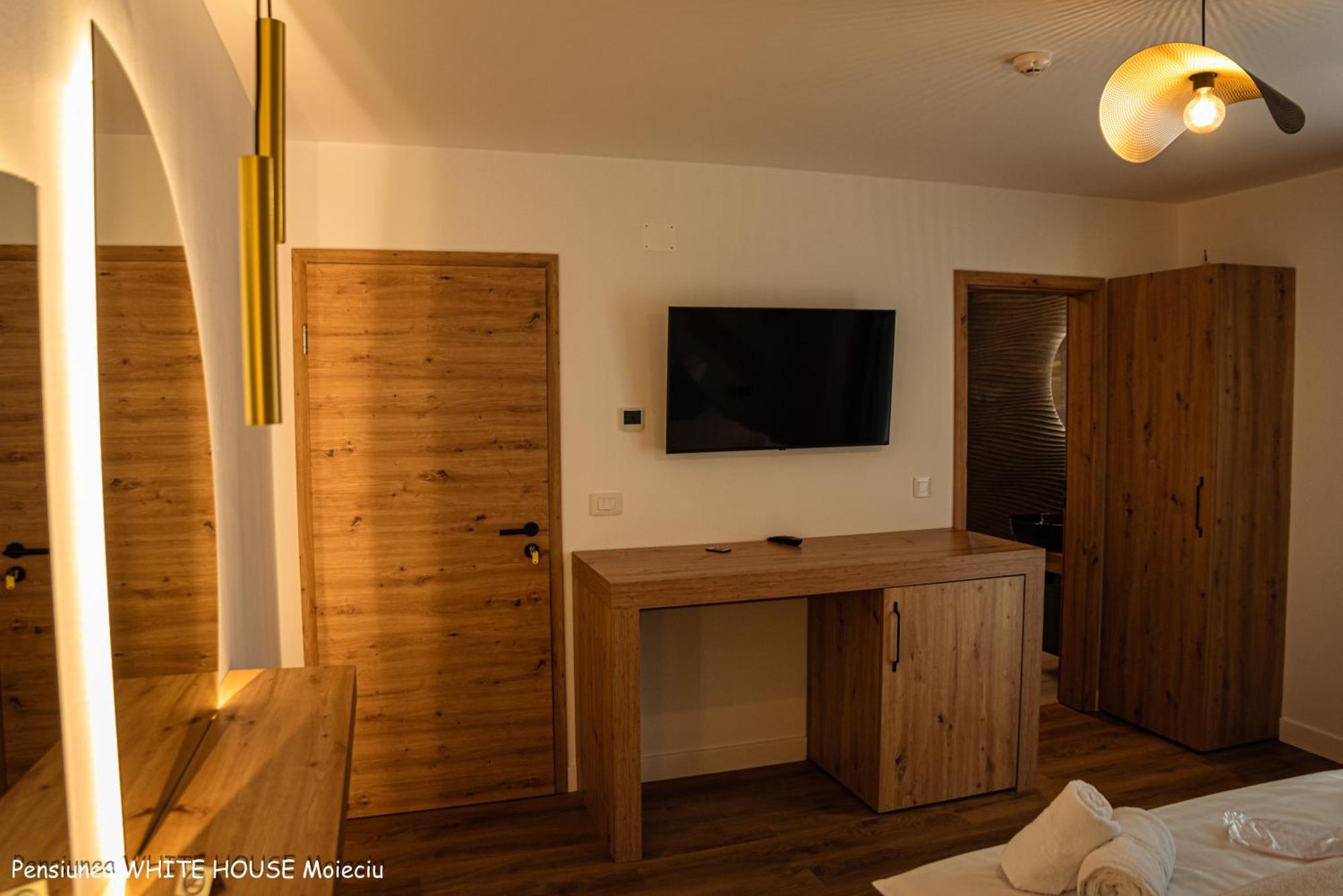 White House Moieciu Otel Moieciu de Jos Dış mekan fotoğraf