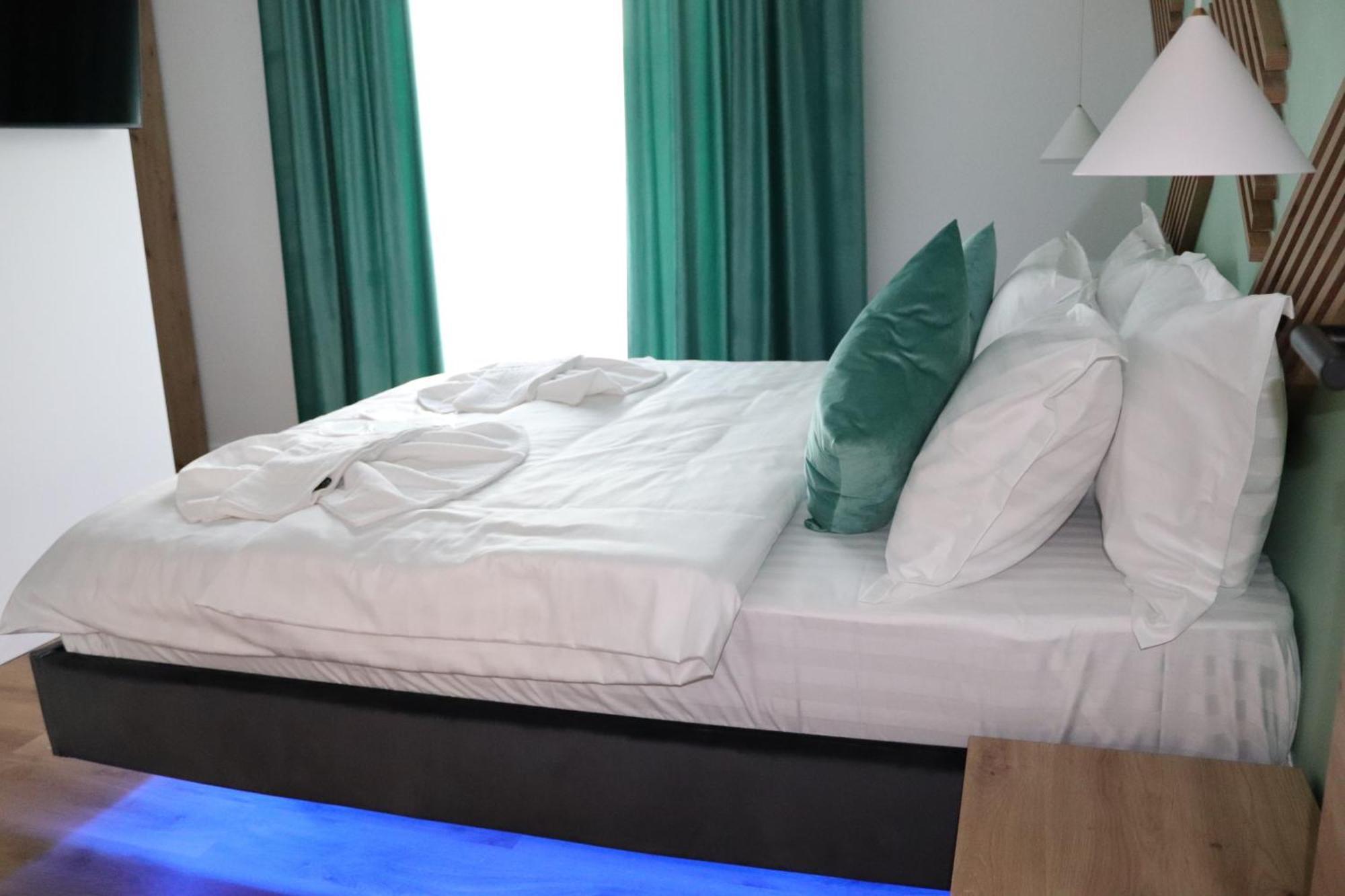White House Moieciu Otel Moieciu de Jos Dış mekan fotoğraf