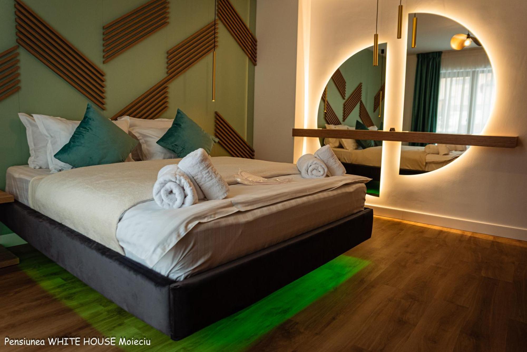 White House Moieciu Otel Moieciu de Jos Dış mekan fotoğraf