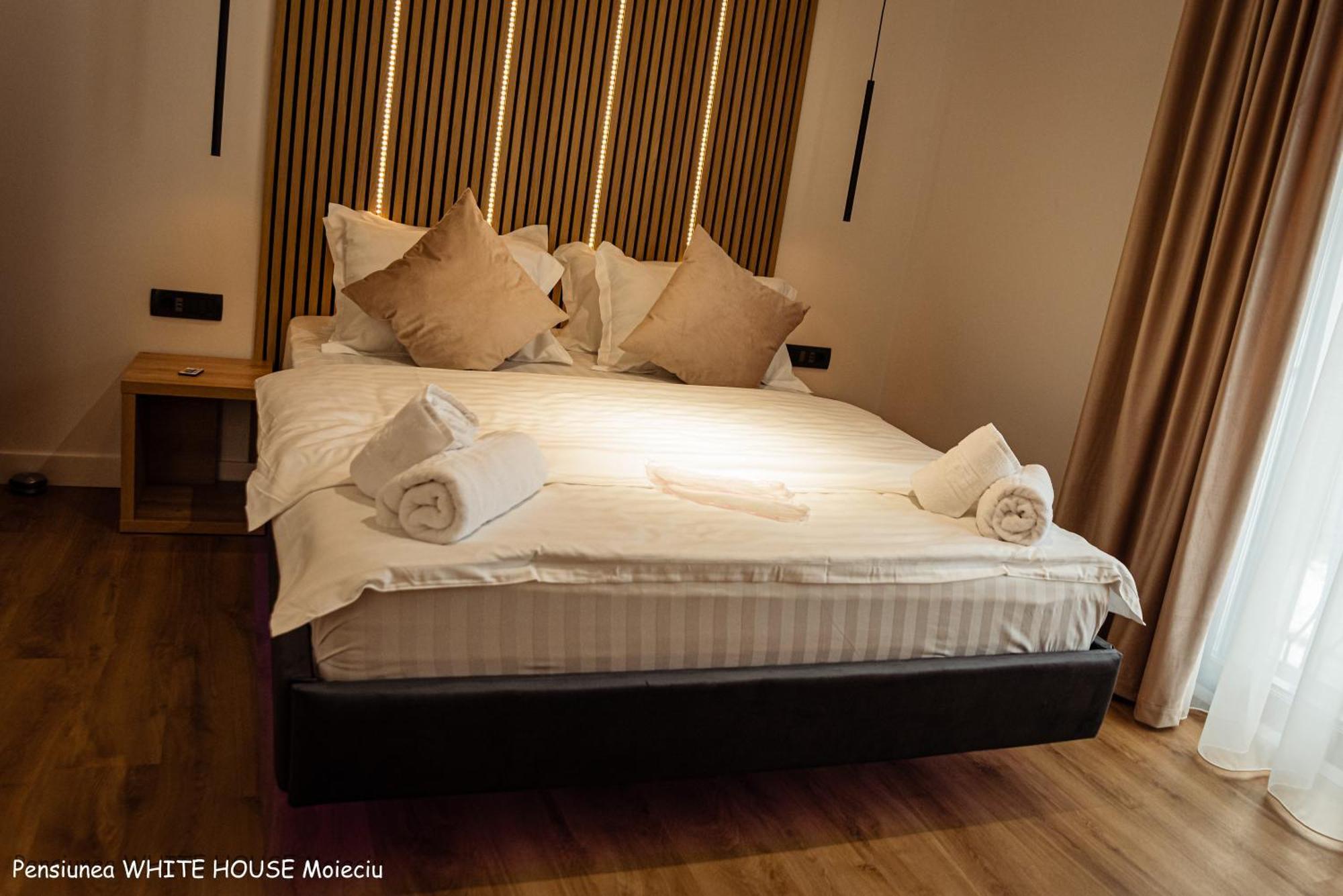 White House Moieciu Otel Moieciu de Jos Dış mekan fotoğraf