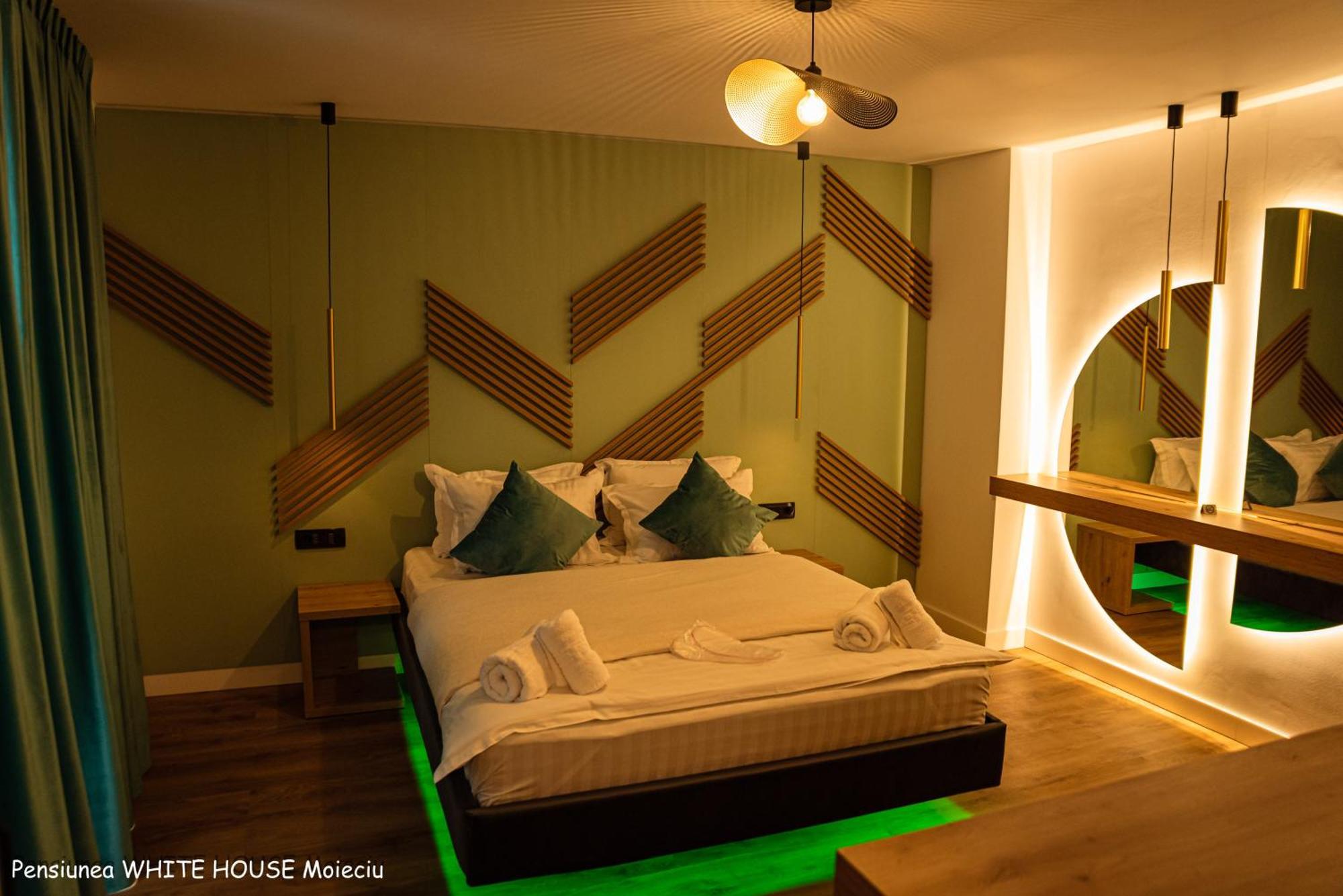 White House Moieciu Otel Moieciu de Jos Dış mekan fotoğraf