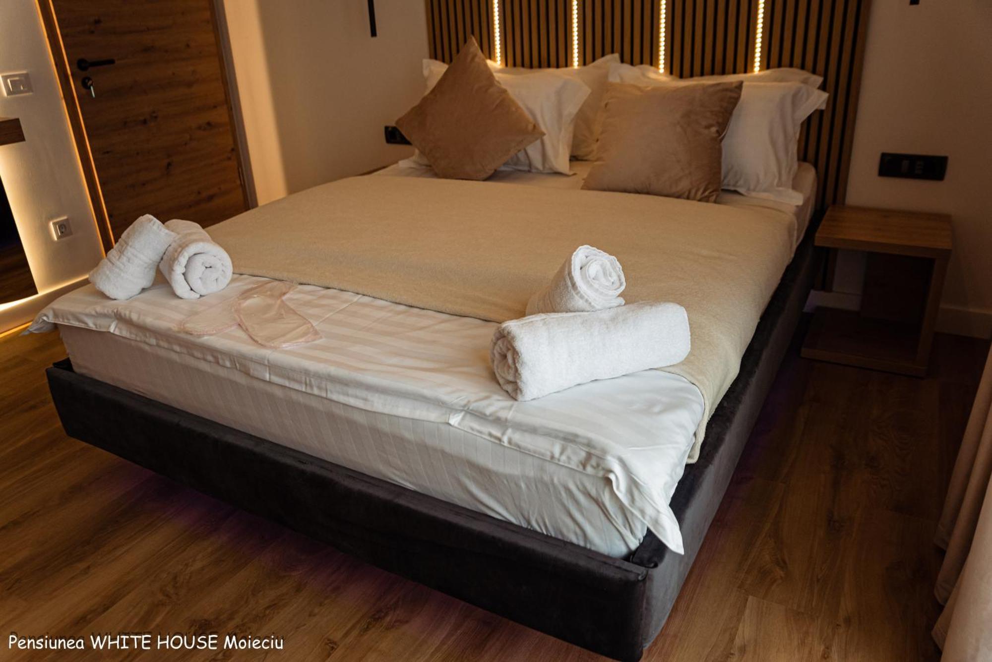 White House Moieciu Otel Moieciu de Jos Dış mekan fotoğraf