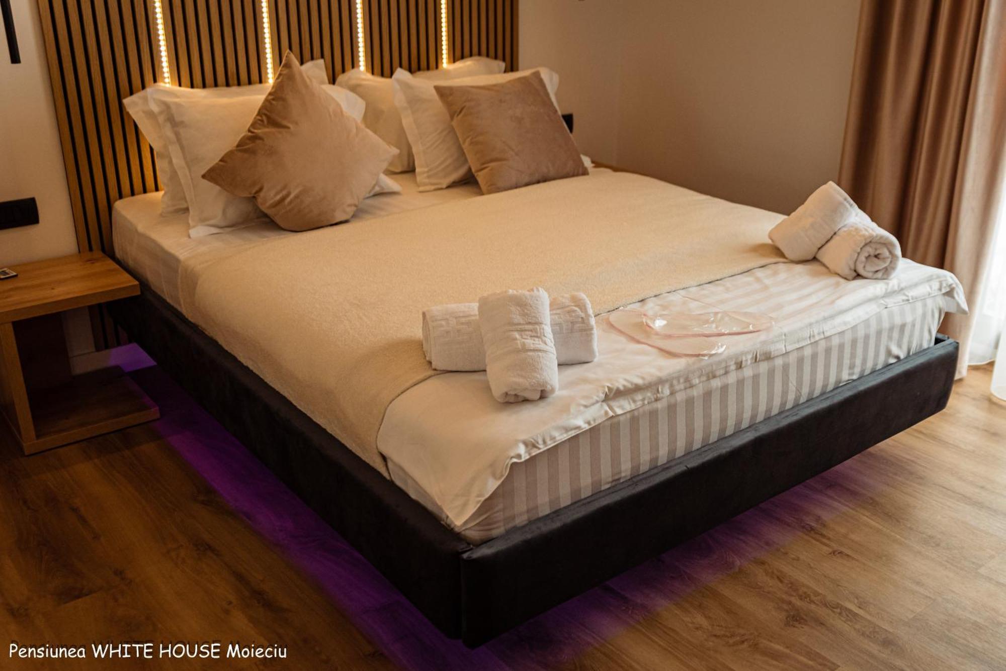 White House Moieciu Otel Moieciu de Jos Dış mekan fotoğraf