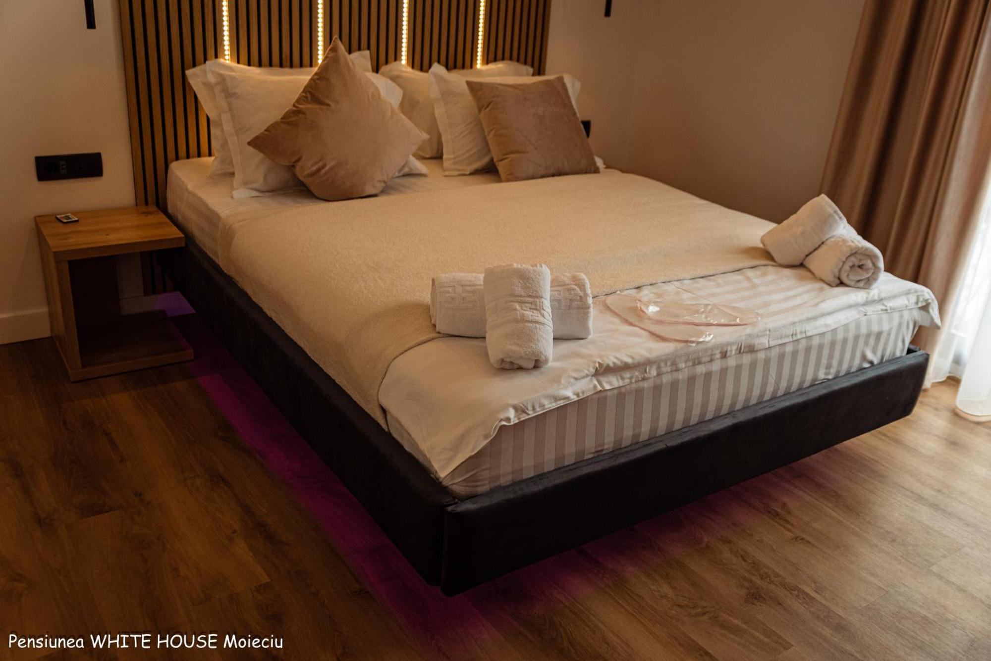 White House Moieciu Otel Moieciu de Jos Dış mekan fotoğraf