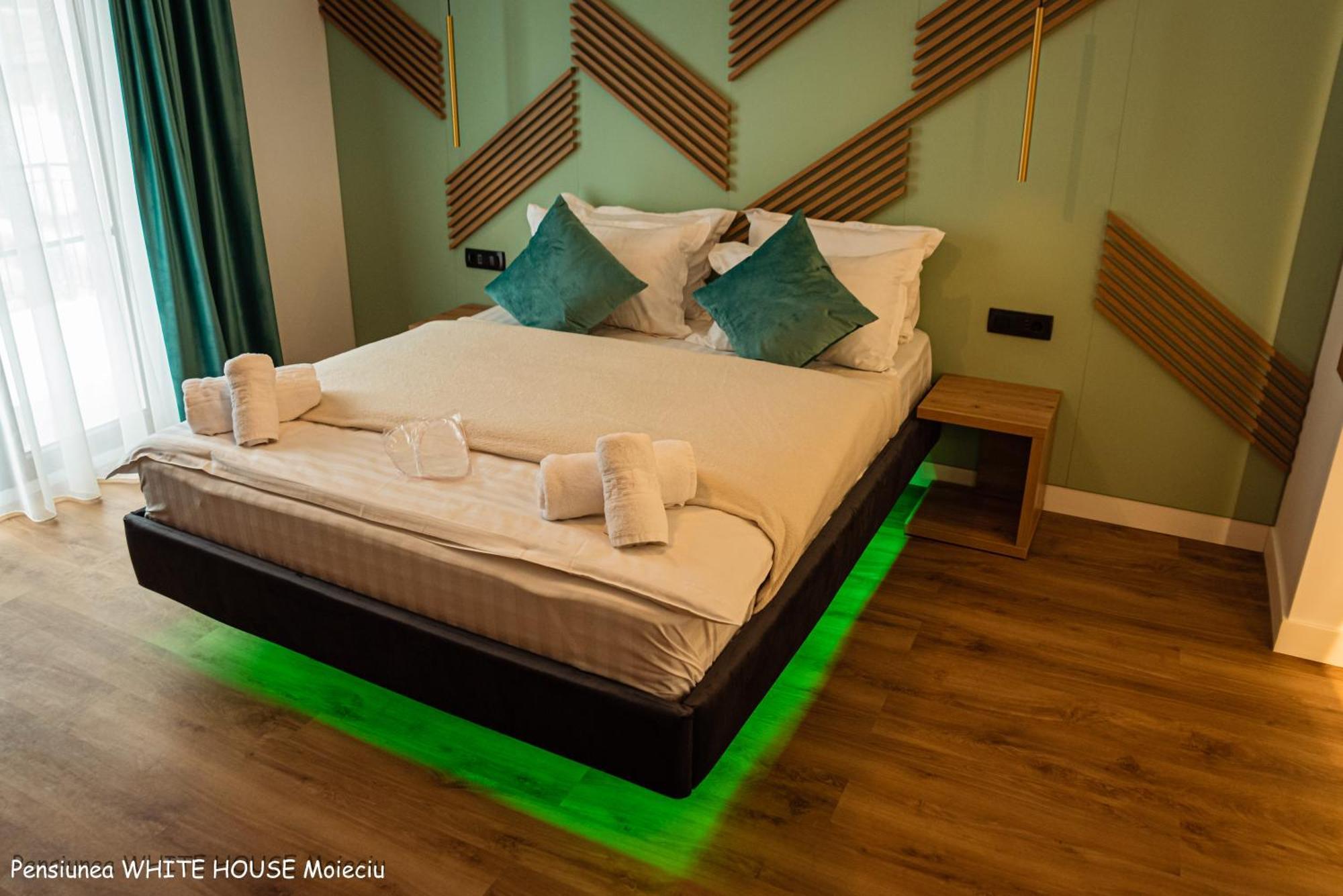 White House Moieciu Otel Moieciu de Jos Dış mekan fotoğraf